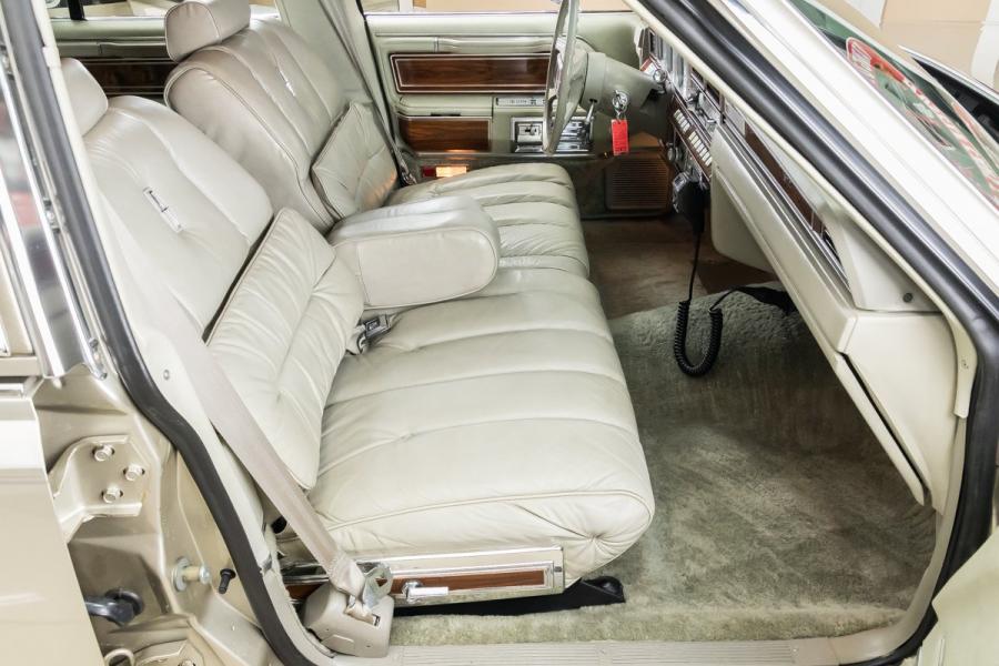 Интерьер Lincoln Continental Mark VI Sedan 1980 года  (фото 65 из 111)